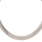 Collier or blanc rigide