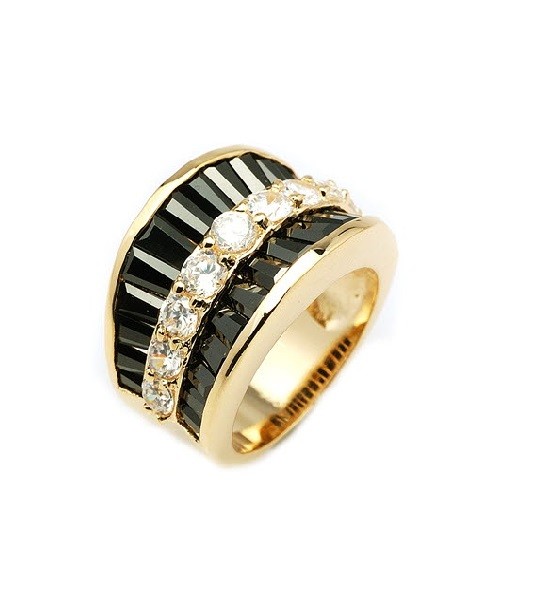 Bague plaqué or sertie d'un pavé de brillants