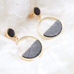 boucles d'oreilles noires et dorées