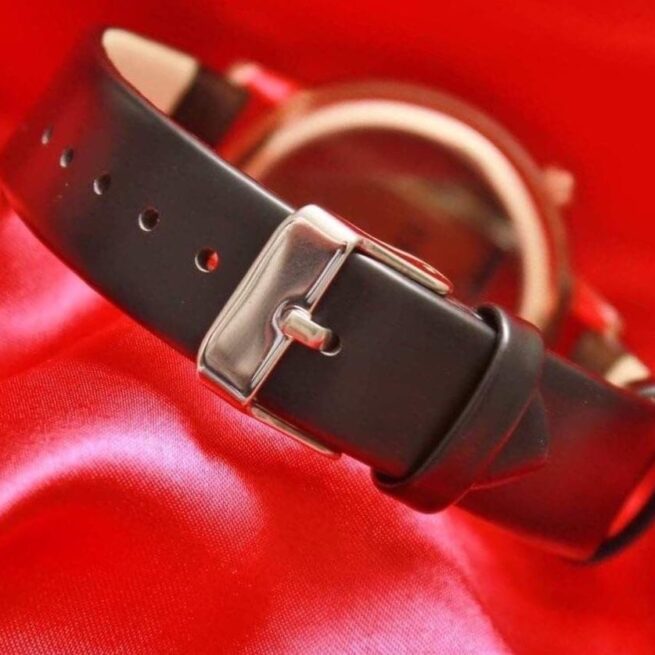 Montre femme noir et or